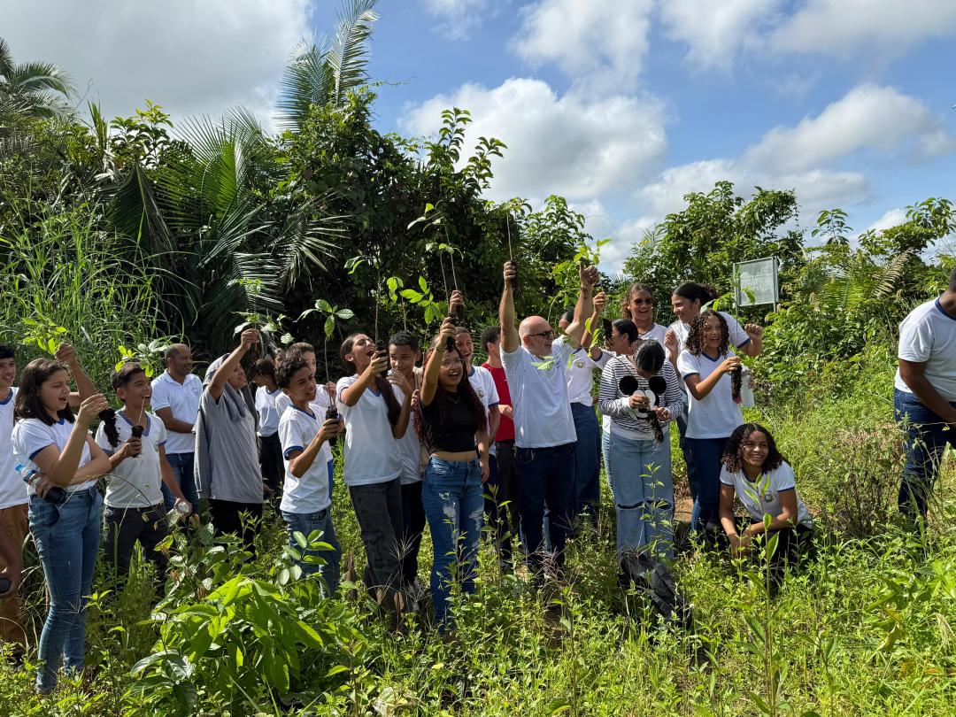 Educação Ambiental e Enriquecimento com Espécies Nativas na Área de Proteção Ambiental